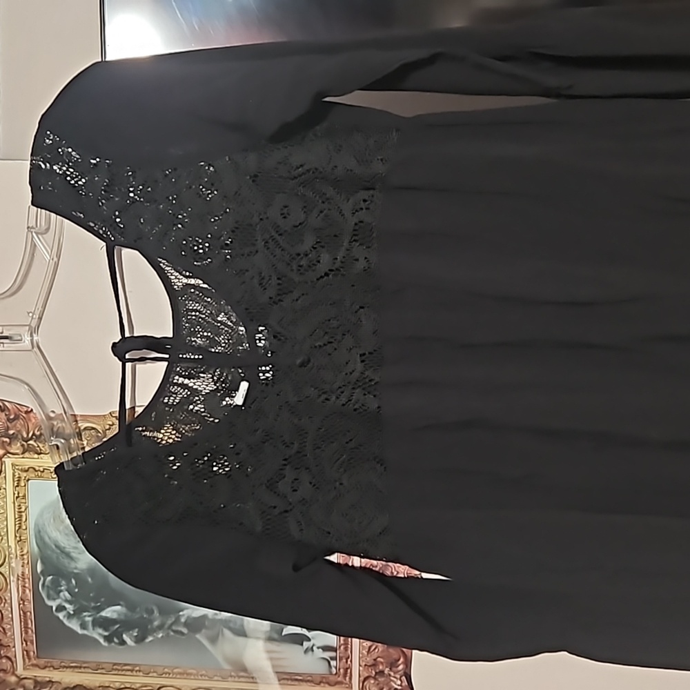 Top - Picture 2 of 3